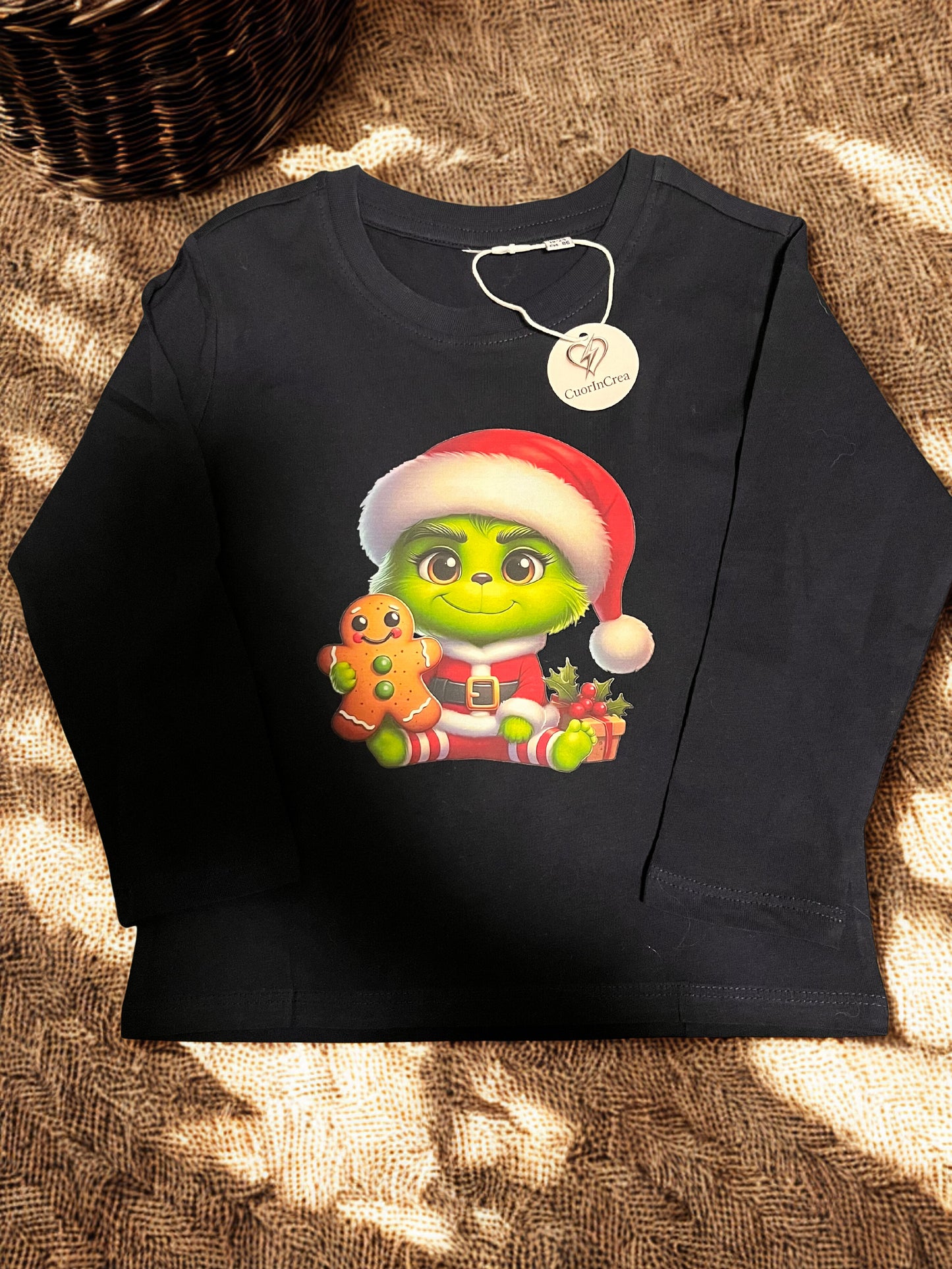 Maglietta bimbo natalizia manica lunga in cotone – Grinch con biscotto