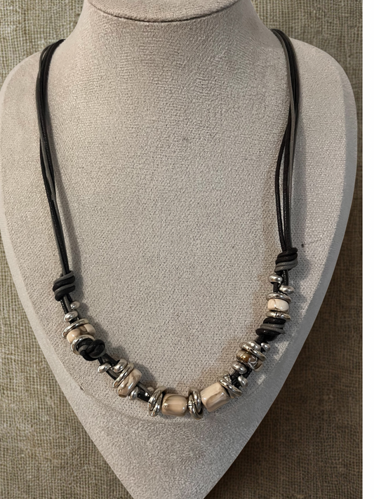 Collane artigianali con pietre in ceramica