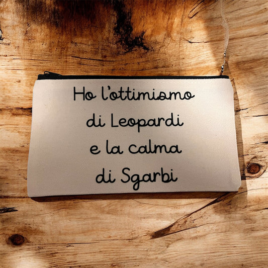 Pochette ironica – “Ho l’ottimismo di Leopardi e la calma di Sgarbi”