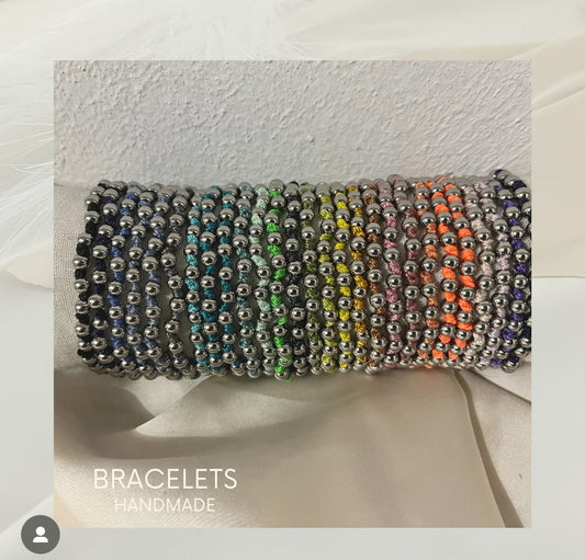 Bracciale con filo colorato e perline in acciaio inox su misura